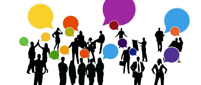 Viele Menschen sind in bunten Gruppen aufgeteilt als Lokale Teams